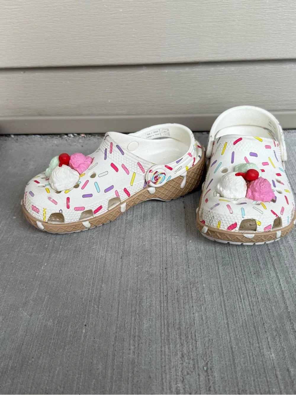 CROCS playful white